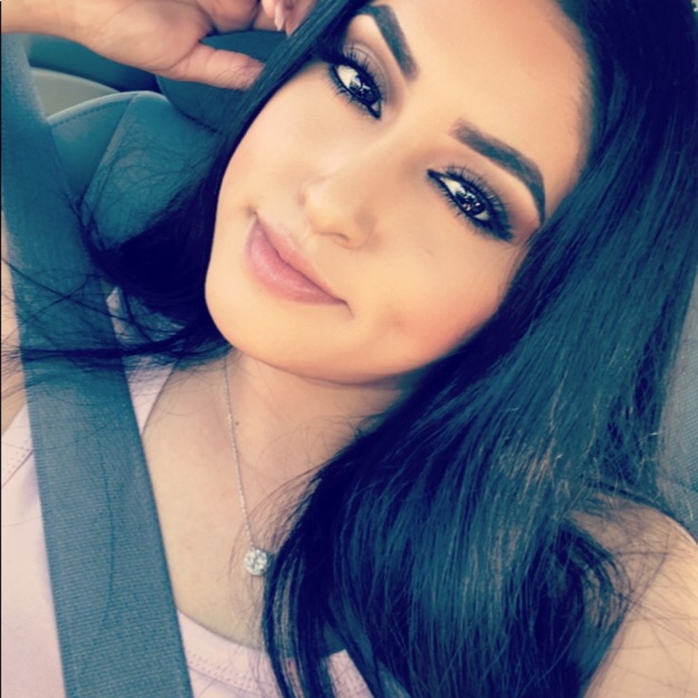 Meet your Posher, Ana